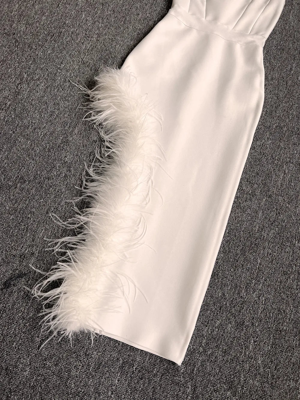 New Women Sexy Strapless Black White Feather Midi Bandage Dress 2026 Split Knitted Elegant Evening Bodycon Party Dress