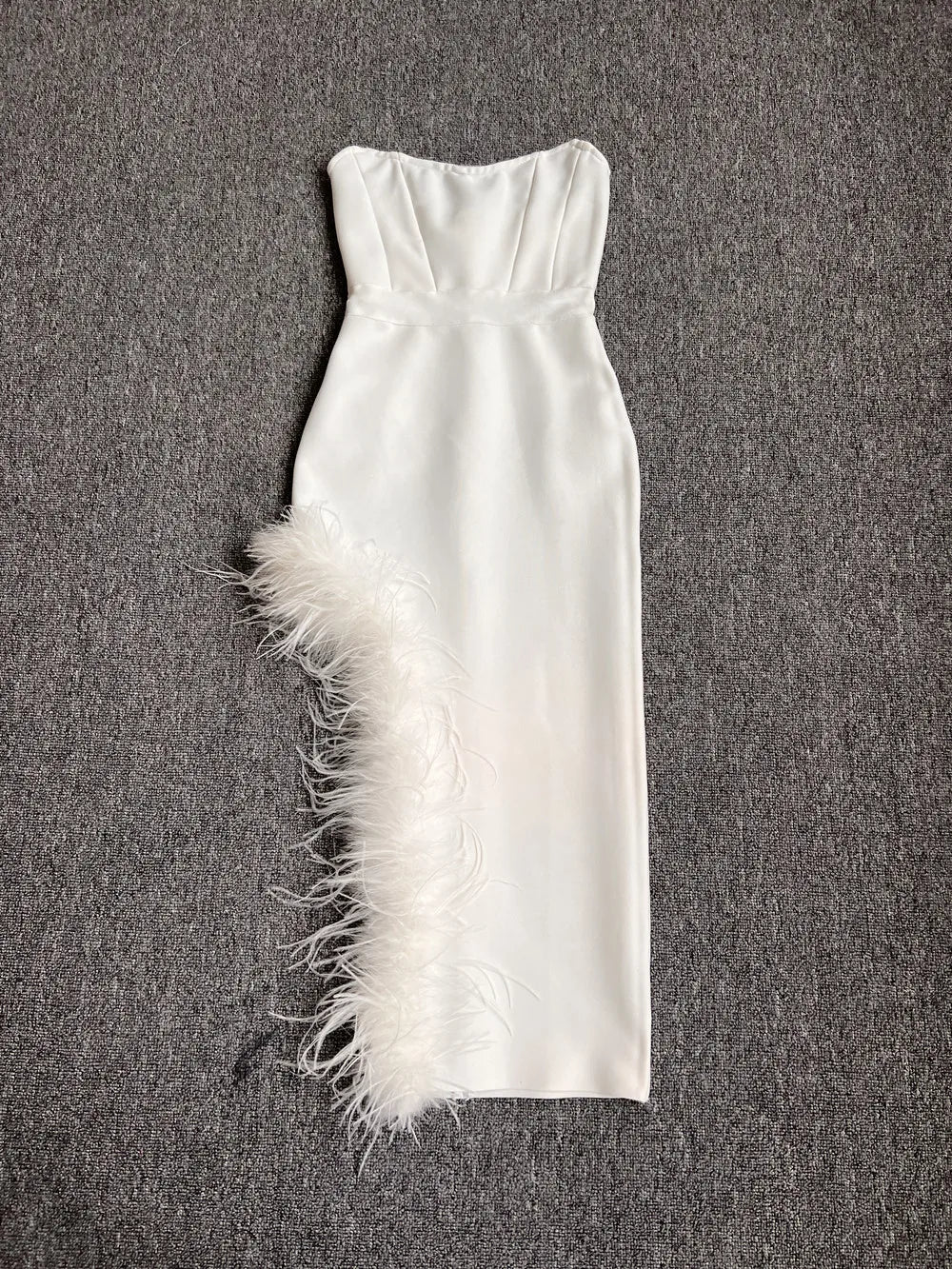 New Women Sexy Strapless Black White Feather Midi Bandage Dress 2026 Split Knitted Elegant Evening Bodycon Party Dress